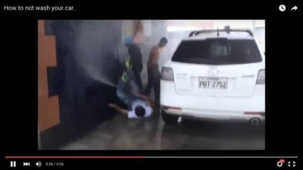 動画 コントかよ 一瞬の油断で高圧洗浄機にグシャグシャにされる男 16年2月18日 エキサイトニュース