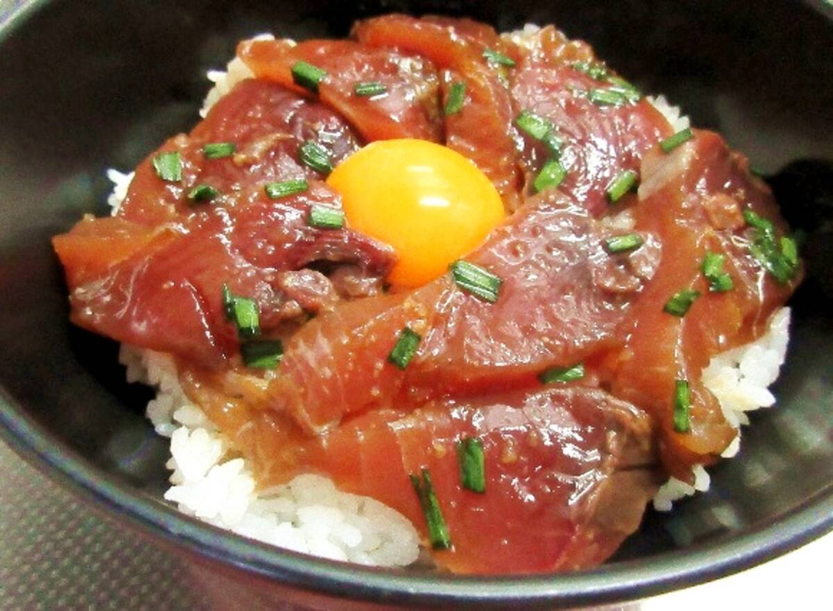 絶品 Twitterで話題の カツオのにんにく醤油漬け丼 を作ってみた 無敵すぎる組み合わせで超ウメぇぇぇええ 日本酒でも最高 16年4月11日 エキサイトニュース