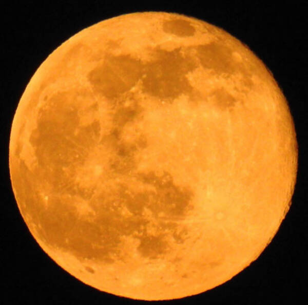 緊急速報 本日6月日は年に1度の ストロベリームーン 赤みがかったステキな満月になるらしいぞ 月の出は18時40分頃 16年6月日 エキサイトニュース
