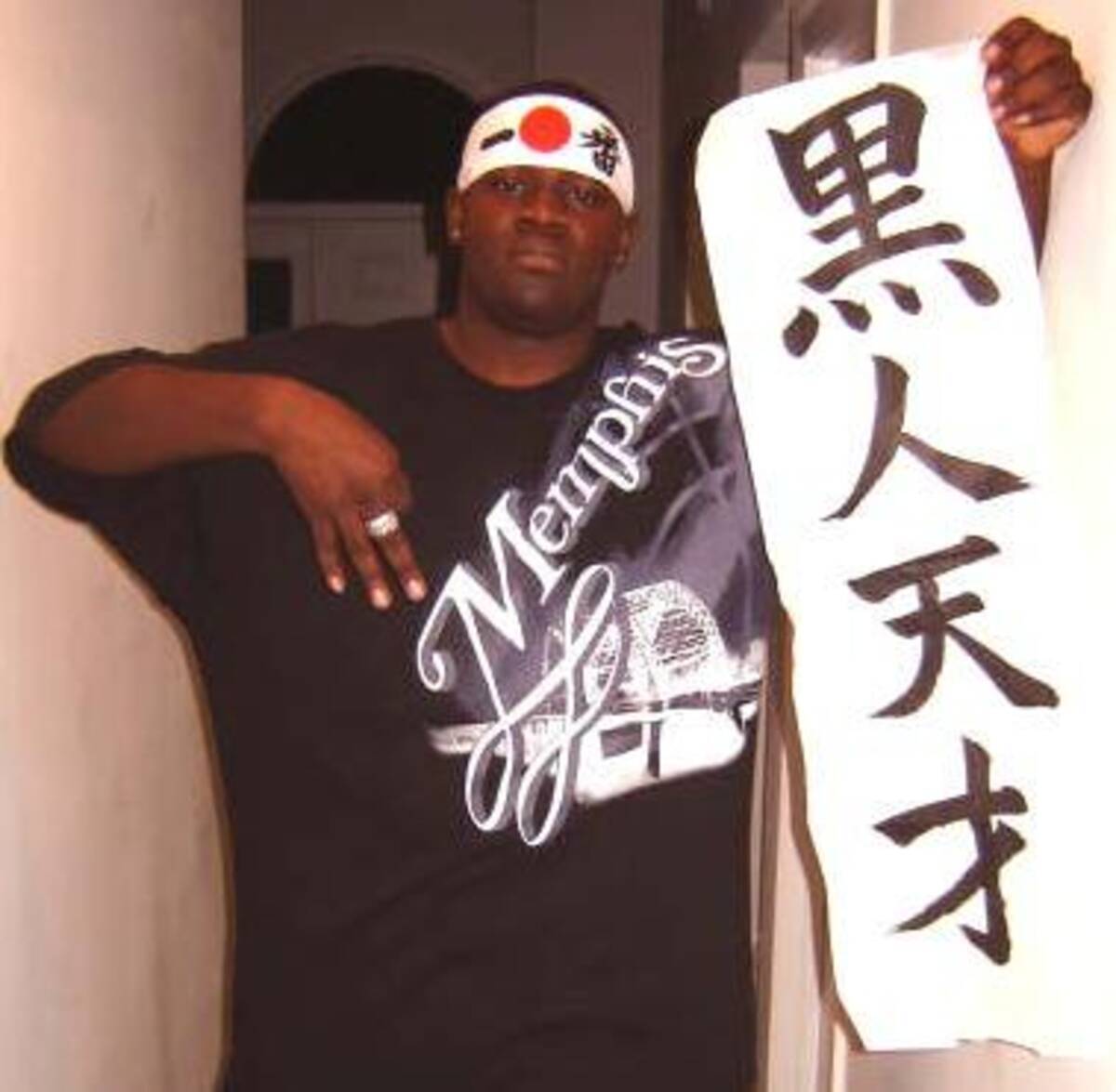 ジェロも逃げ出す カタコトの日本語で歌う黒人ラッパー 黒人天才 がヤバすぎる 11年4月8日 エキサイトニュース