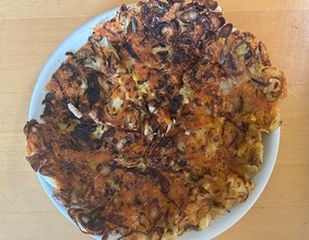 【「ハッシュド○○」の限界を探れ】どんな野菜も千切りにしてチーズで焼いたら大体美味しくなるんじゃないスか → 圧倒的な優勝者がいた
