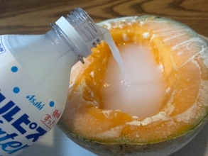 SNSで話題の「削るフルーツジェラート」を3種類の飲み物で試してみた！ 意外な組み合わせがおいしかった