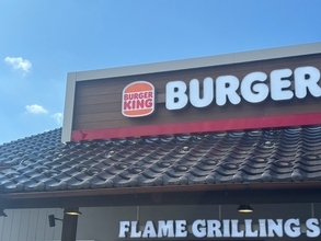 バーガーキングなのに瓦屋根！ 話題の店舗で人生初バーキンしてみた / お得なワッパー祭りも開催中