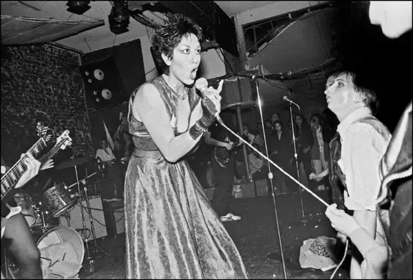 「リンダ・リンダズが語る音楽的ルーツと4人の成長、ブルーハーツと日本への想い」の画像