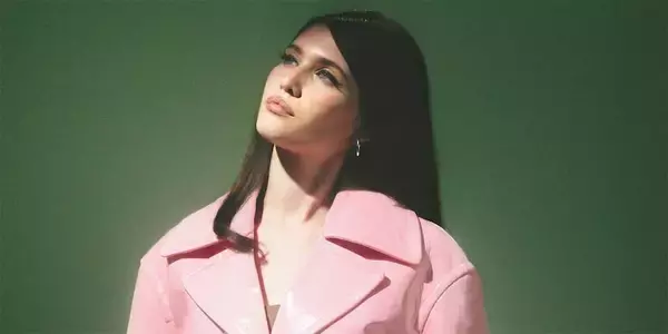 シエナ・スパイロとは何者か？　「アデル以来」と評される大型新人、タイムレスでスモーキーな歌声を今こそ知る