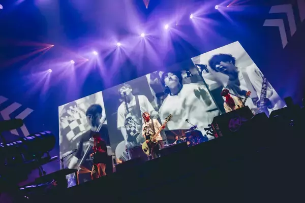 「04 Limited Sazabysが作る「大人の文化祭」 ーー「YON EXPO'25」ライブレポート」の画像