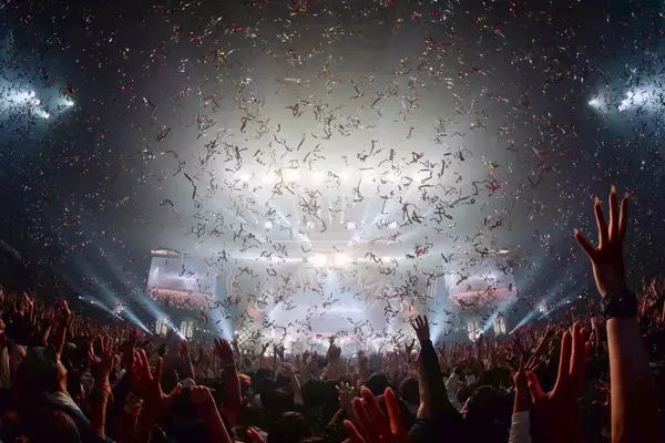 「04 Limited Sazabysが作る「大人の文化祭」 ーー「YON EXPO'25」ライブレポート」の画像