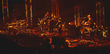 indigo la End、結成13周年を全23曲で飾ったパシフィコ横浜公演