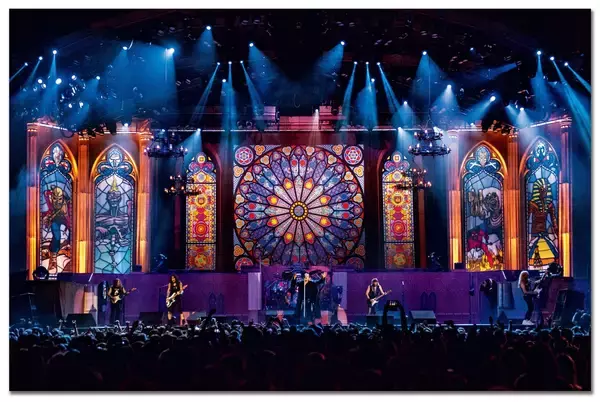 「アイアン・メイデン結成50周年、ヘヴィメタル栄光の軌跡が一冊に「これこそが歴史そのものだ」」の画像