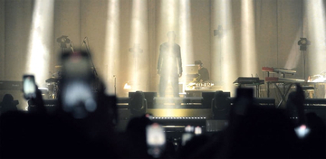 IO、日本武道館公演より「Spotlight from JUST SHOW」ライブ映像公開