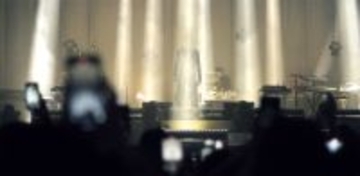 IO、日本武道館公演より「Spotlight from JUST SHOW」ライブ映像公開