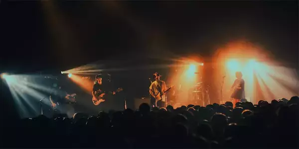 kurayamisakaがツアー完走、圧巻の演奏とアジカンのカバーで示した「過去と未来を繋ぐ」意思