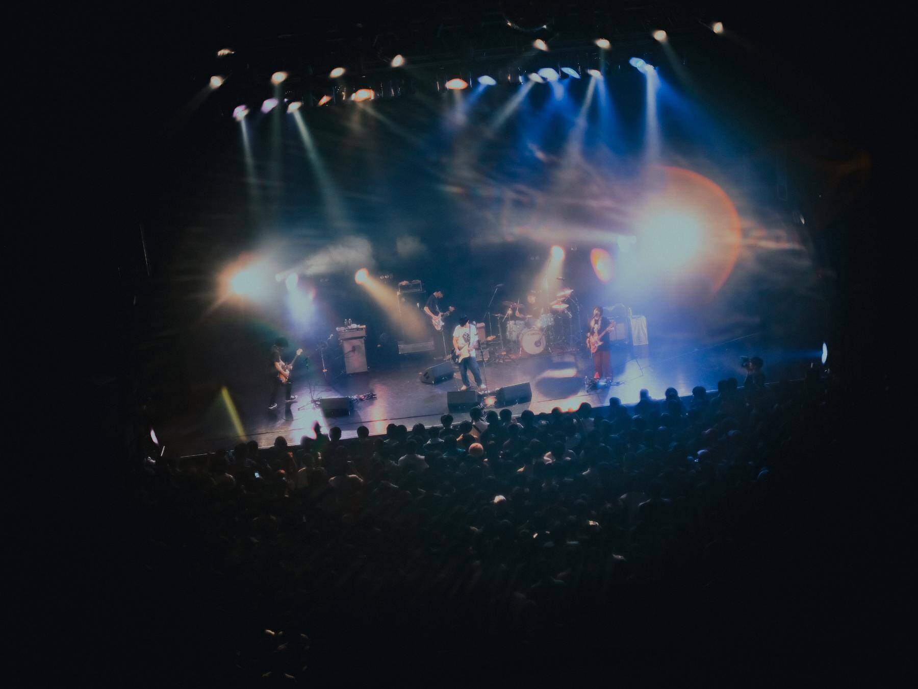 kurayamisakaがツアー完走、圧巻の演奏とアジカンのカバーで示した「過去と未来を繋ぐ」意思