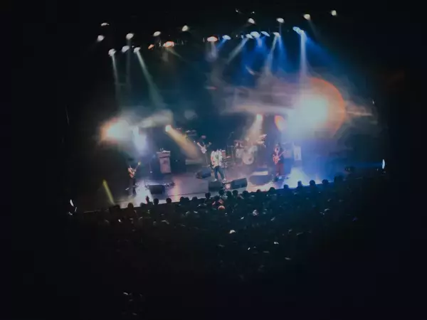 「kurayamisakaがツアー完走、圧巻の演奏とアジカンのカバーで示した「過去と未来を繋ぐ」意思」の画像