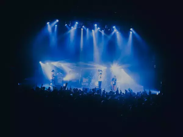 「kurayamisakaがツアー完走、圧巻の演奏とアジカンのカバーで示した「過去と未来を繋ぐ」意思」の画像