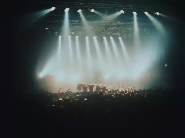 「kurayamisakaがツアー完走、圧巻の演奏とアジカンのカバーで示した「過去と未来を繋ぐ」意思」の画像