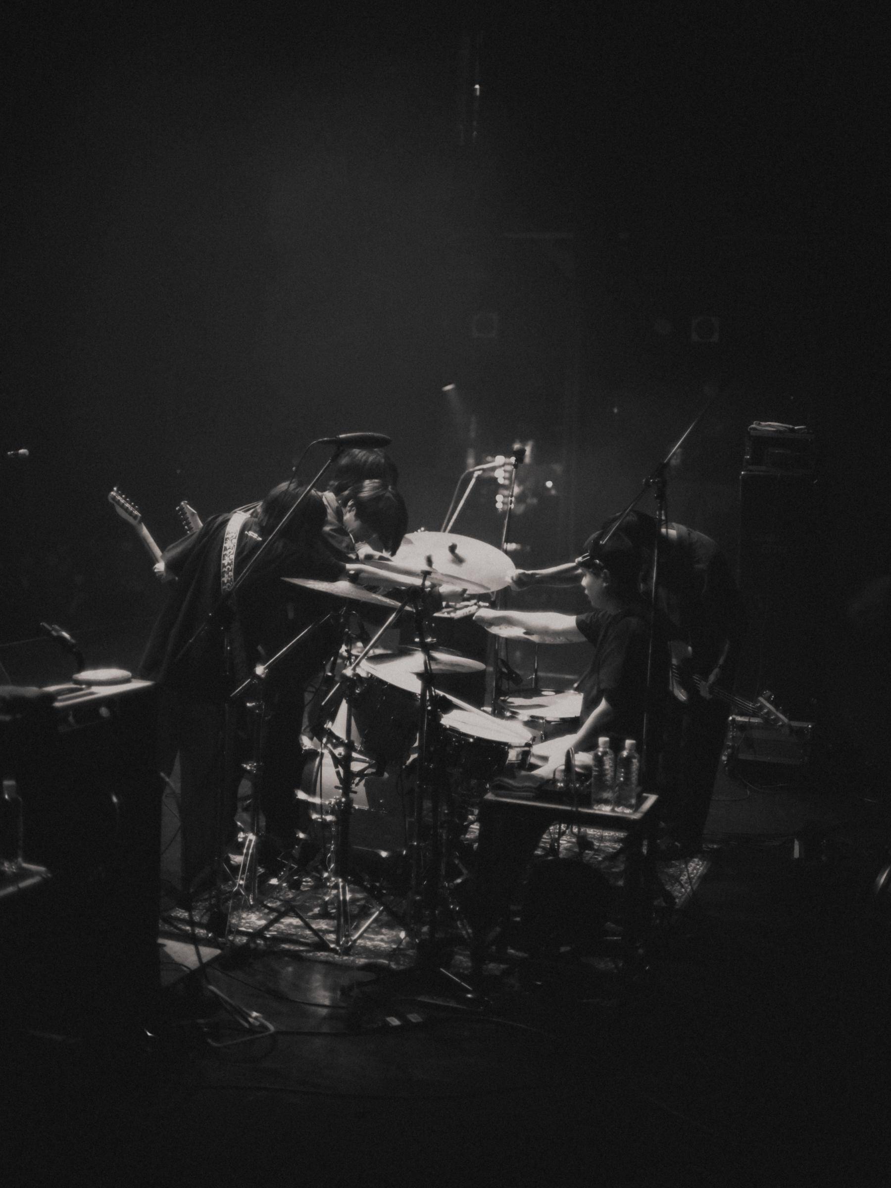 kurayamisakaがツアー完走、圧巻の演奏とアジカンのカバーで示した「過去と未来を繋ぐ」意思