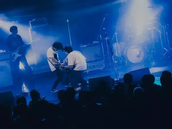 「kurayamisakaがツアー完走、圧巻の演奏とアジカンのカバーで示した「過去と未来を繋ぐ」意思」の画像