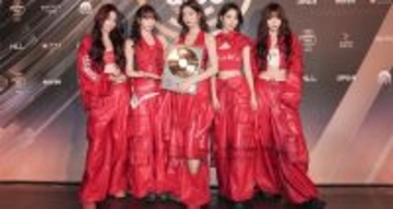 LE SSERAFIM、『ゴールデンディスクアワード』本賞受賞　HUH YUNJINはスペシャルステージで歌声披露