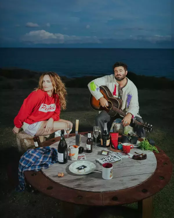 「Angus & Julia Stoneが語る『Karaoke Bar』──「東京に住むのが夢」インディ・フォークを紡ぐ姉弟、20年目の新境地」の画像