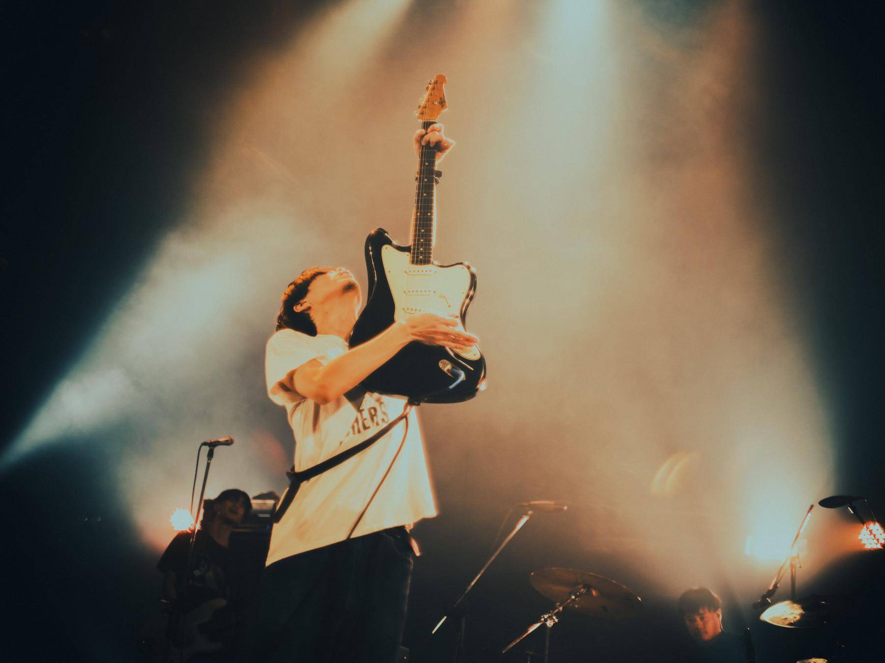 『劇場版 kurayamisaka』見どころレポート　バンドの地元・大井町の轟音シアターで圧倒的ライブを追体験