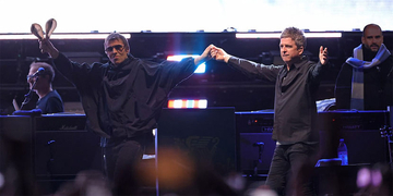 オアシス、チャリティアルバム『HELP(2)』参加をサプライズ発表