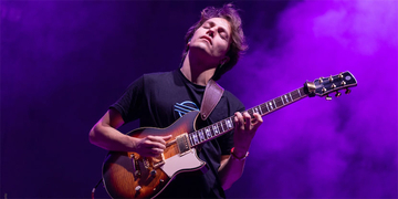 マッテオ・マンクーゾが語る、ロックとジャズを繋ぐ新世代ギタリストの感性とルーツ
