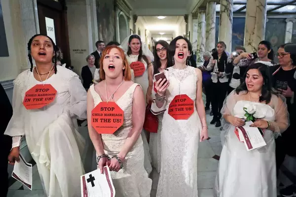 「「児童婚」国家アメリカ──なぜ多くの州で「未成年の結婚」が今も合法なのか？」の画像