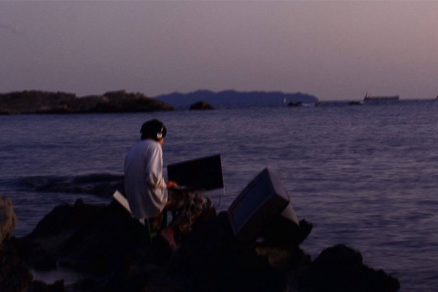 Meg Bonusインタビュー　覚醒したポストジャンルの申し⼦、「驚き」よりも「美しさ」を求めて