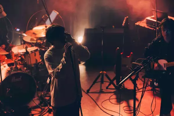 「Meg Bonusインタビュー　覚醒したポストジャンルの申し⼦、「驚き」よりも「美しさ」を求めて」の画像