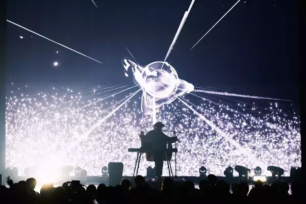 「長谷川白紙が語るフジロック、比類なき音楽家が辿り着いた新境地」の画像