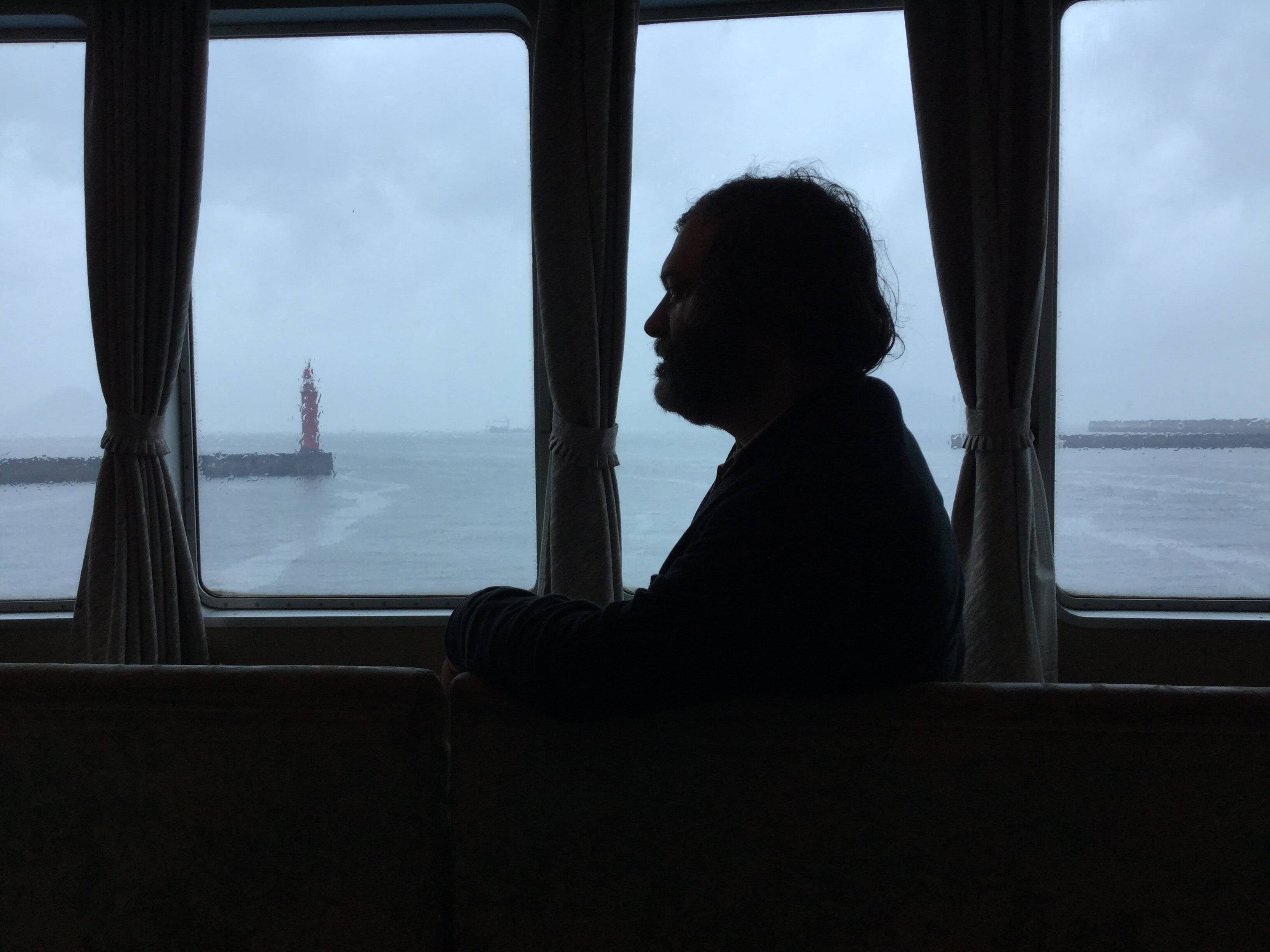 NYミニマルの巨星アーノルド・ドレイブラット、8年ぶりの来日公演まもなく　ジム・オルーク＆石橋英子もアンサンブルに参加