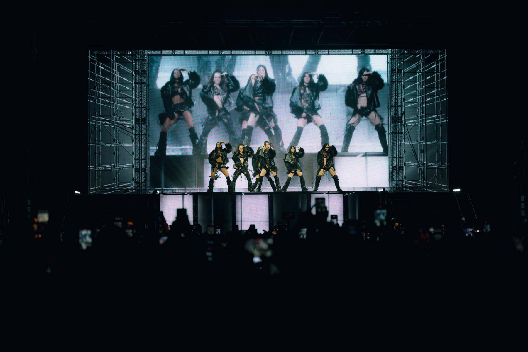 KATSEYEという「美しいカオス」の現在地──歴史的公演で目撃したポップの新たな未来