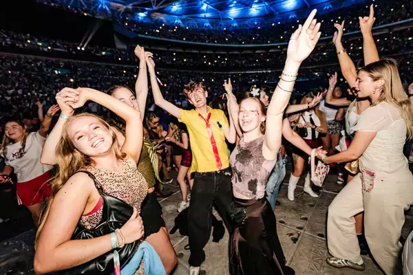 「ハリー・スタイルズ最新ツアー《Together, Together》が「究極の祝祭」である9つの理由【ロンドン9万人ライブ現地レポ】」の画像