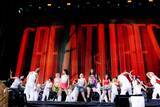 「LE SSERAFIM、サマソニ初舞台で証明したライブの強度　生バンドと全14曲で生んだ熱狂」の画像2