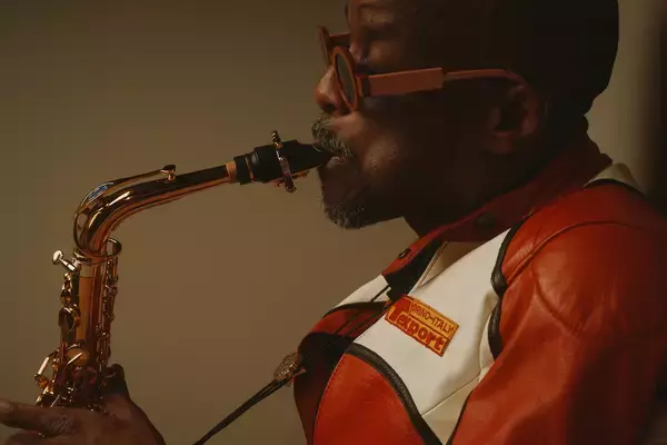 「アンドレ3000も魅了したマルチ奏者、ジョーイ・オミシルが語るハイチ音楽とジャズの融合、その背景にある深い歴史【Jowee Omicil】」の画像