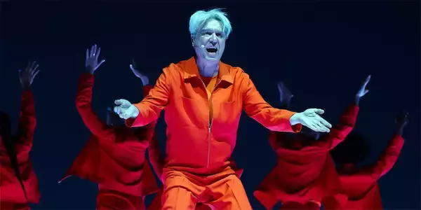 デヴィッド・バーン、コーチェラで示した「戦時下の生活」の先にある希望「愛と思いやりは抵抗の形」