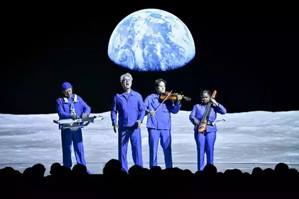「デヴィッド・バーン奇跡の来日公演レポート　比類なきパフォーマンスで教えてくれた「愛と思いやり」という抵抗」の画像