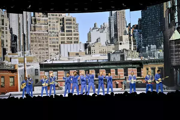 「デヴィッド・バーン奇跡の来日公演レポート　比類なきパフォーマンスで教えてくれた「愛と思いやり」という抵抗」の画像