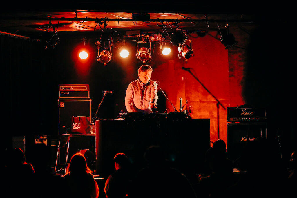 ヨギー、ミツメら実力派アーティスト白熱のライブ「Scramble Fes 2022」レポート