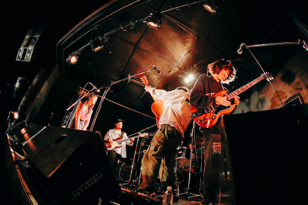 ヨギー、ミツメら実力派アーティスト白熱のライブ「Scramble Fes 2022」レポート