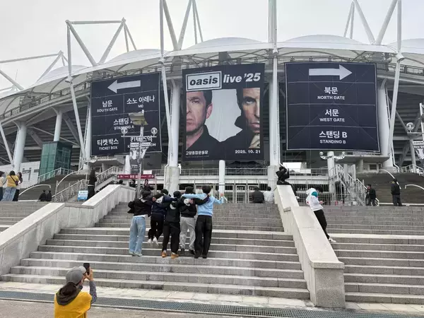 「オアシス来日直前、熱狂の韓国公演レポ　ボーンヘッドも「見守った」若きファンと新体制の邂逅」の画像