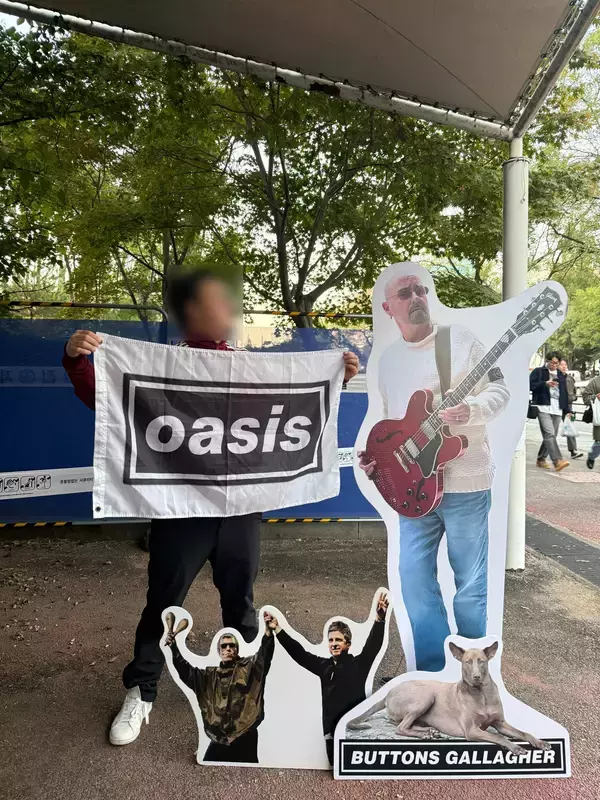 「オアシス来日直前、熱狂の韓国公演レポ　ボーンヘッドも「見守った」若きファンと新体制の邂逅」の画像