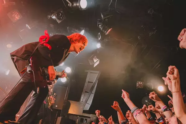 「Arakezuri、歓喜と情熱の渋谷CLUB QUATTRO公演、23曲に魂を込めた「讃歌斉唱」」の画像