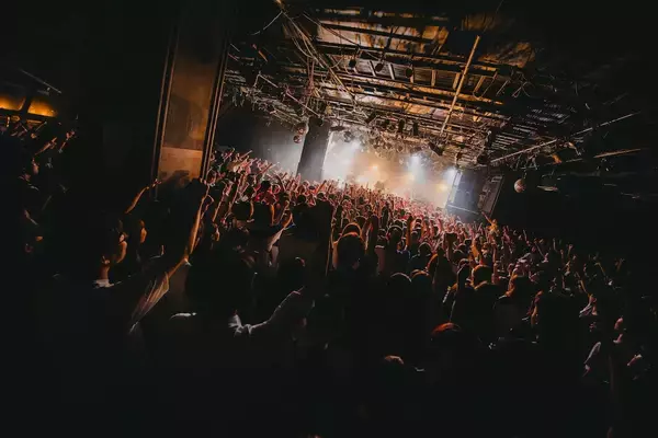 「Arakezuri、歓喜と情熱の渋谷CLUB QUATTRO公演、23曲に魂を込めた「讃歌斉唱」」の画像