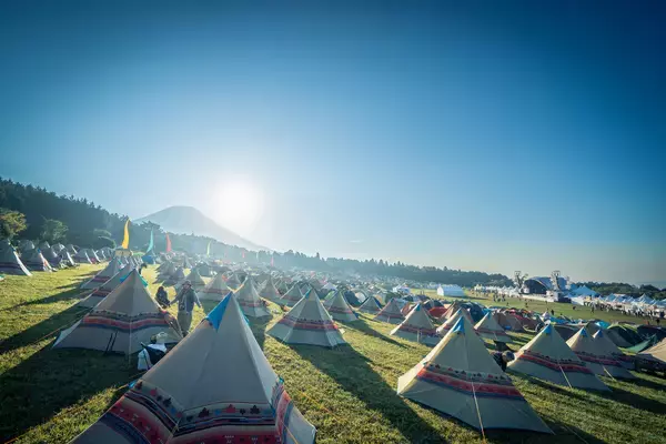 「「朝霧JAM ’25」富士山とともに音楽×キャンプを満喫、迷わず参加すべき7つの理由」の画像