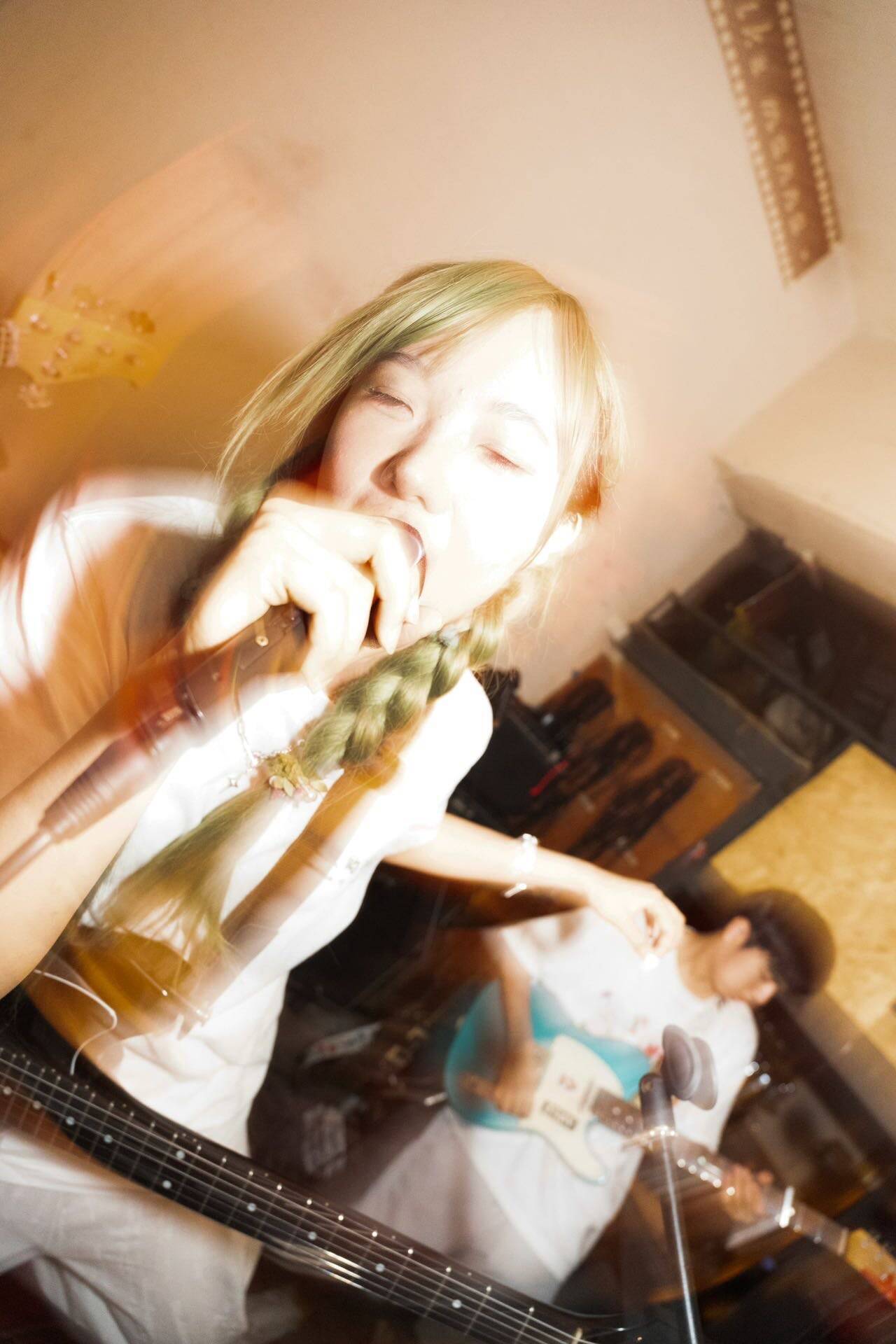 中国の逸材・張醒嬋が語る「予測不可能なポップ」の源泉、椎名林檎と日本の音楽から受けた衝撃