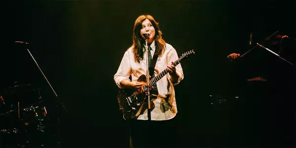 ルーシー・デイカスが語る、初めての日本と「つながり」を巡る対話