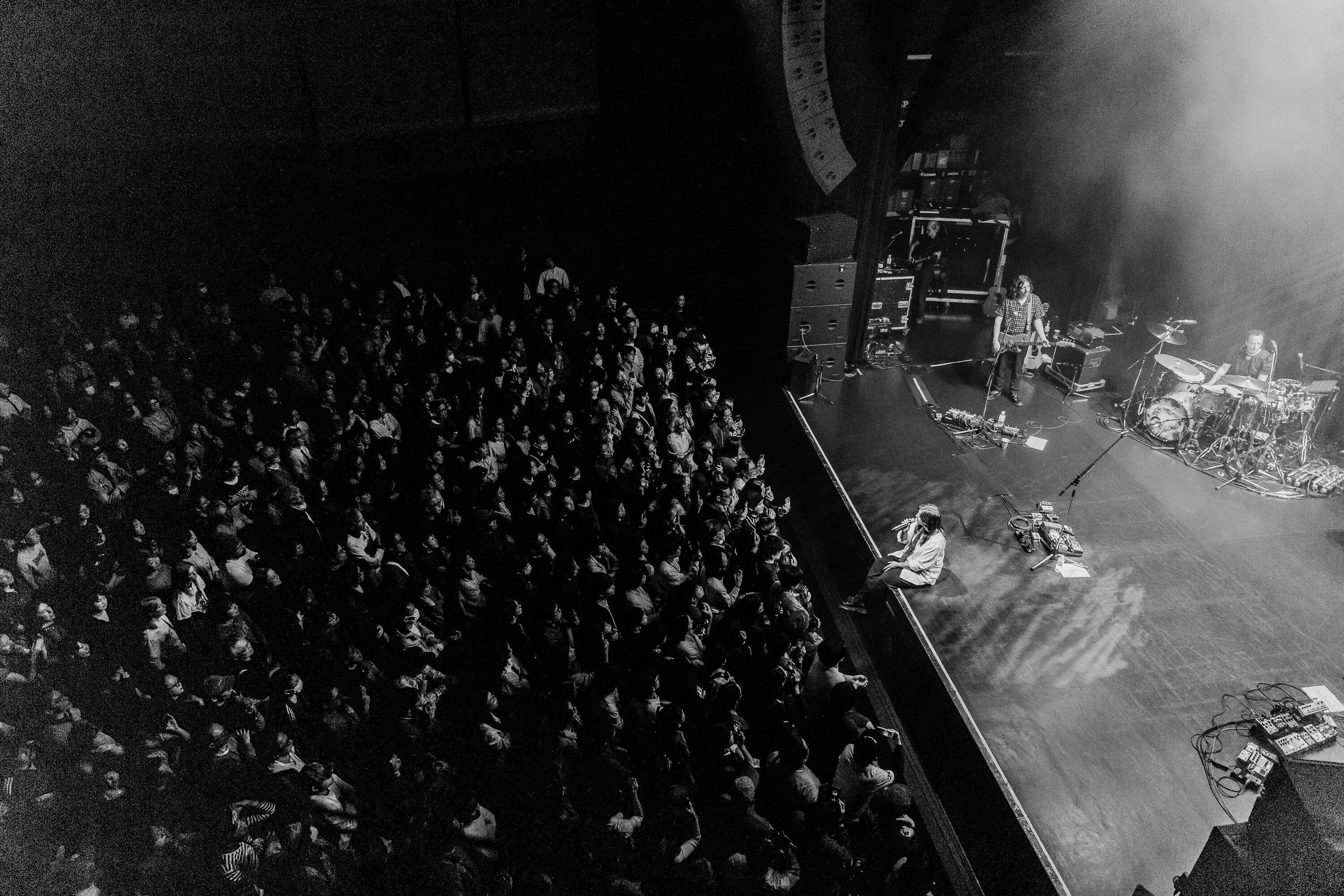 ルーシー・デイカスが語る、初めての日本と「つながり」を巡る対話