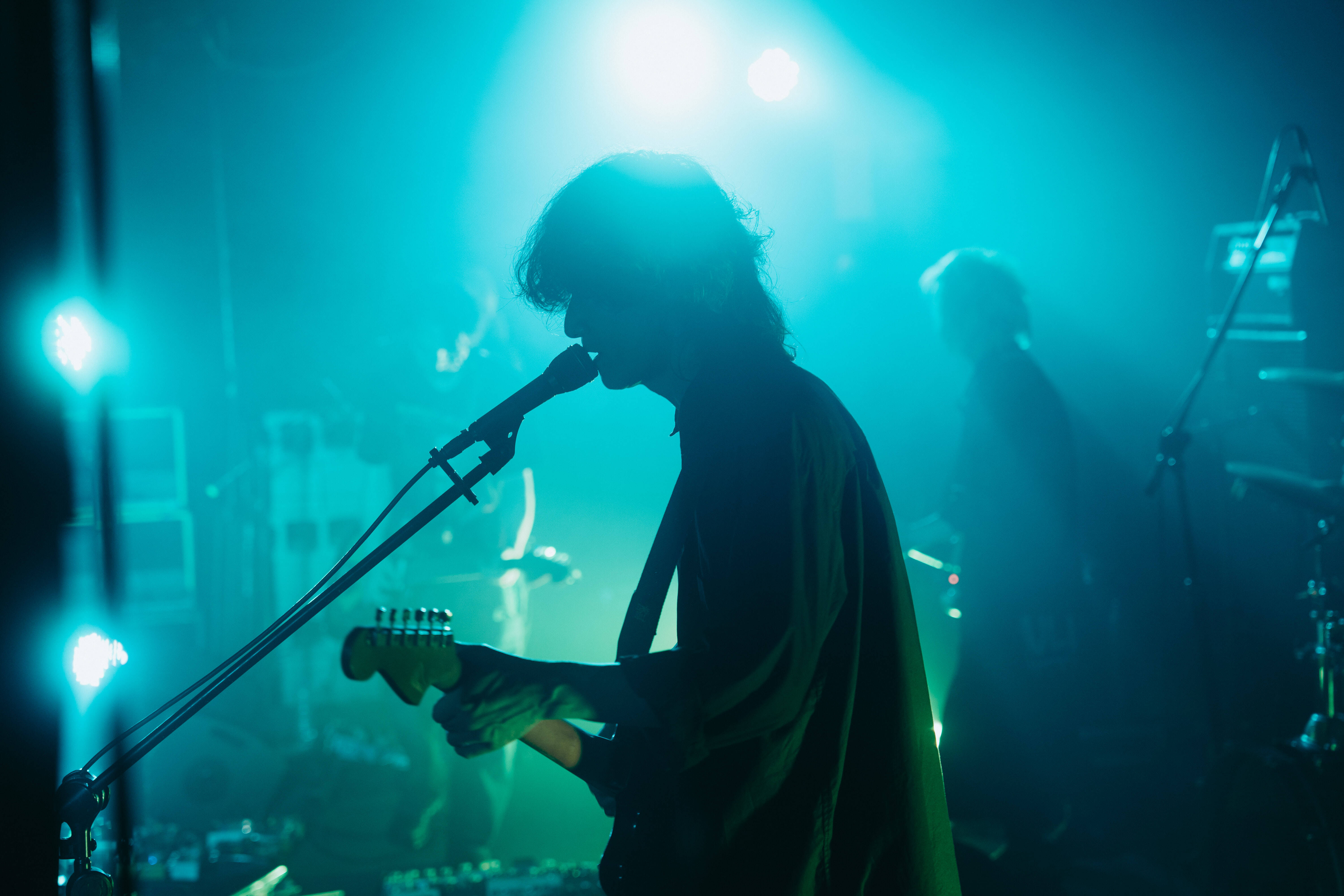 東京酒吐座が語る「シューゲイザー」の呪縛を乗り越え、拡張した新境地、Wispとの共演秘話